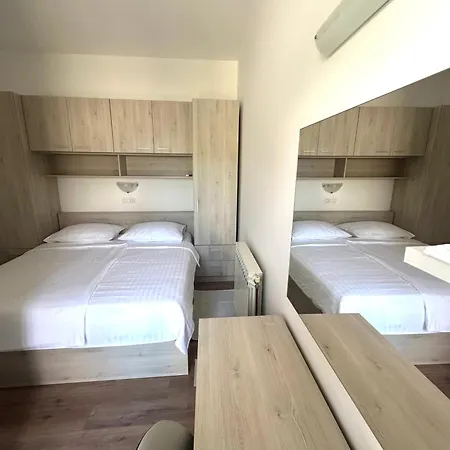 Πανσιόν Sea View Macolic